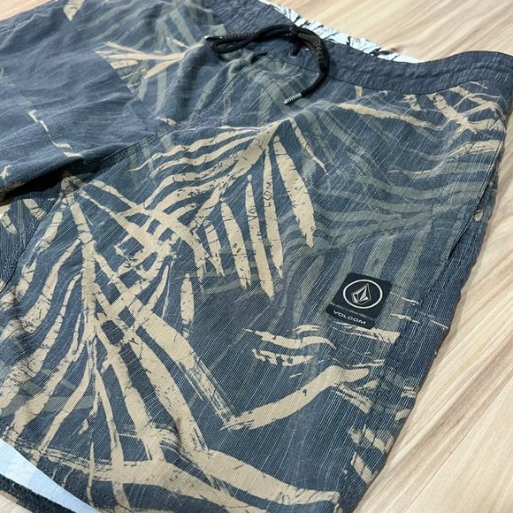 VOLCOM BOARD SHORTS | SIZE 34 | SLINGERS SWIM TRUNKS FLORAL PATTERN - SURFING - Picture 3 of 6